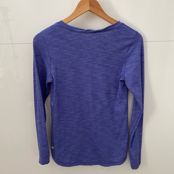 COPY - LULULEMON long sleeved zip shirt - size 4 - Picture 4 of 4